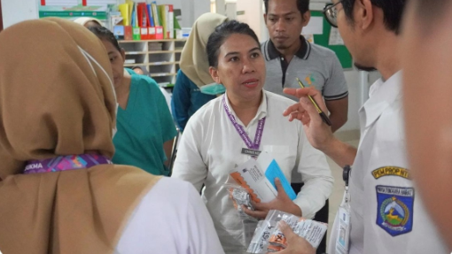 RS Mutiara Sukma melalui Instalasi K3LRS melaksanakan kegiatan pembagian vitamin kepada para pegawai